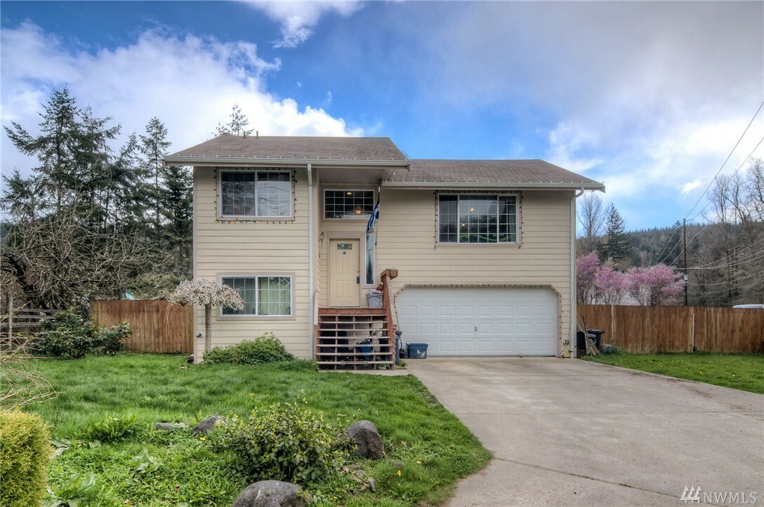 Property Photo:  604 Oak St.  WA 98396 