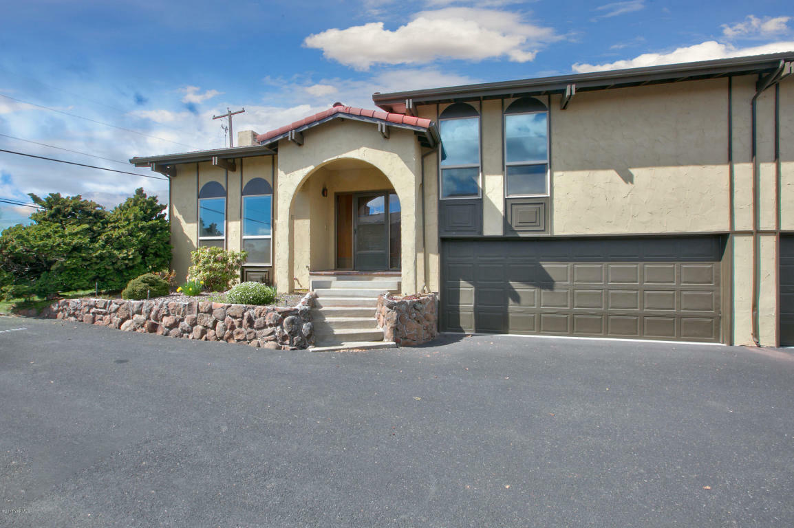 Property Photo:  15 Crest Cir  WA 98908 