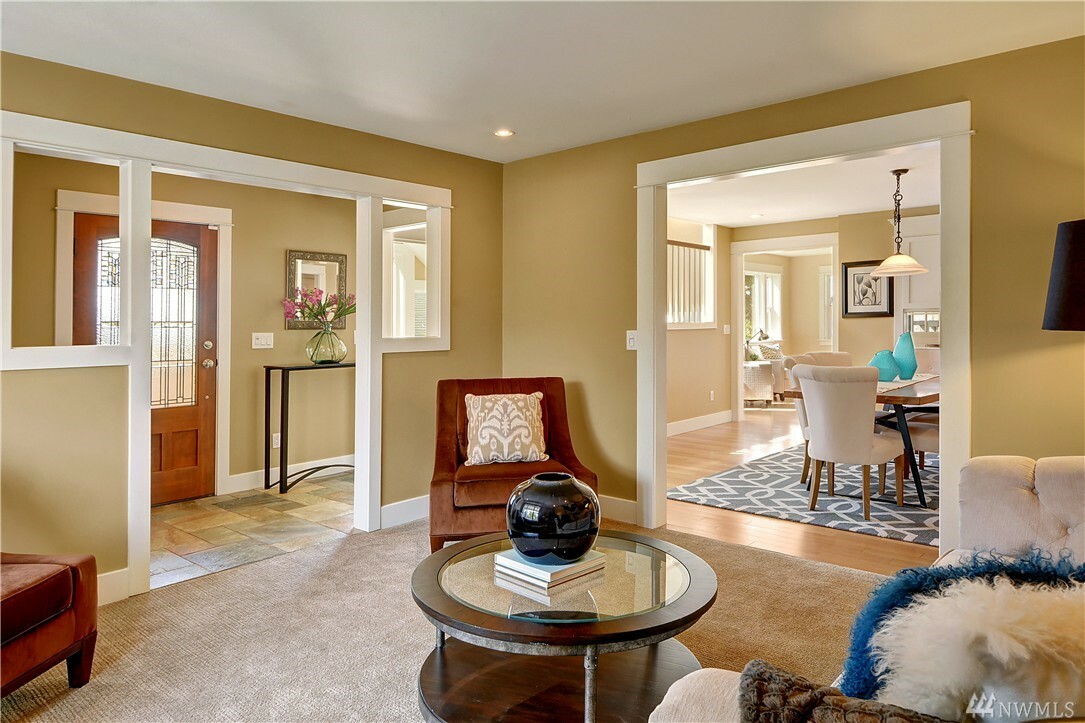 Property Photo: 3021 13th Ave W WA 98119