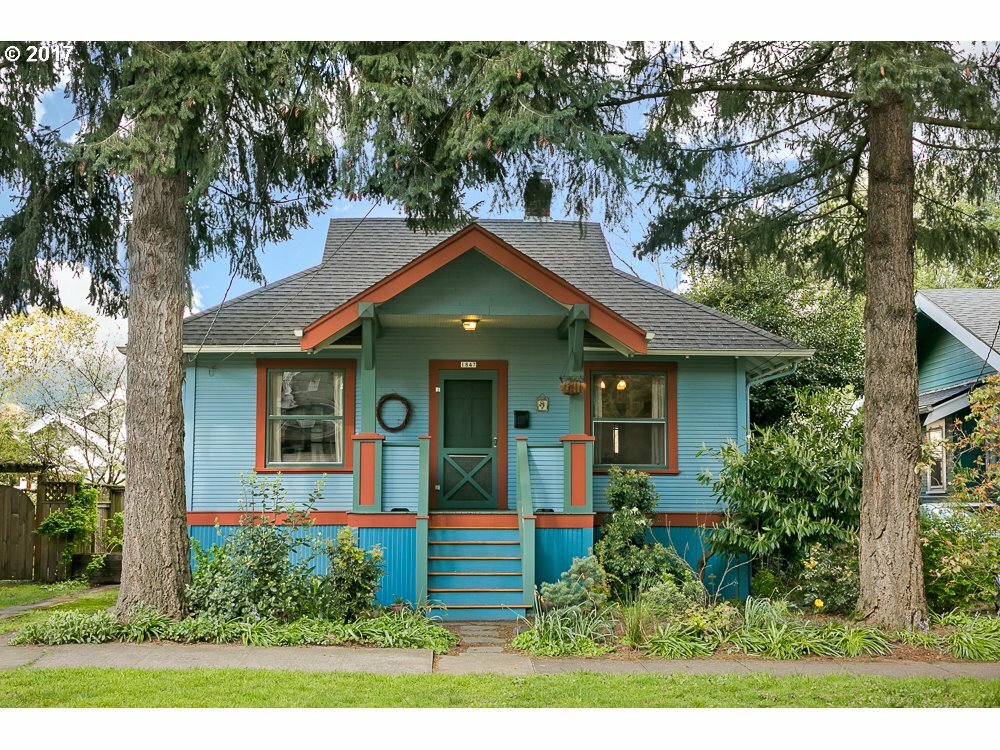 Property Photo: 1847 SE 44th Ave OR 97215