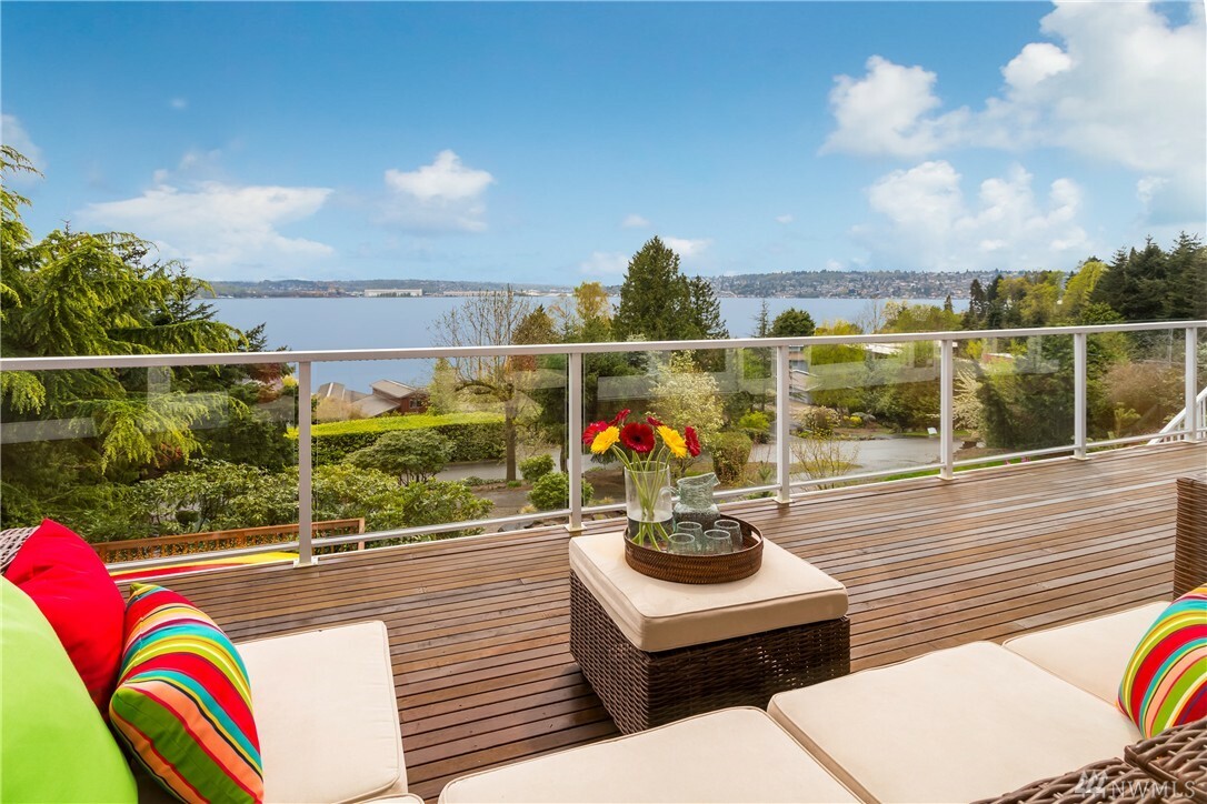 Property Photo: 8246 E Mercer Wy WA 98040