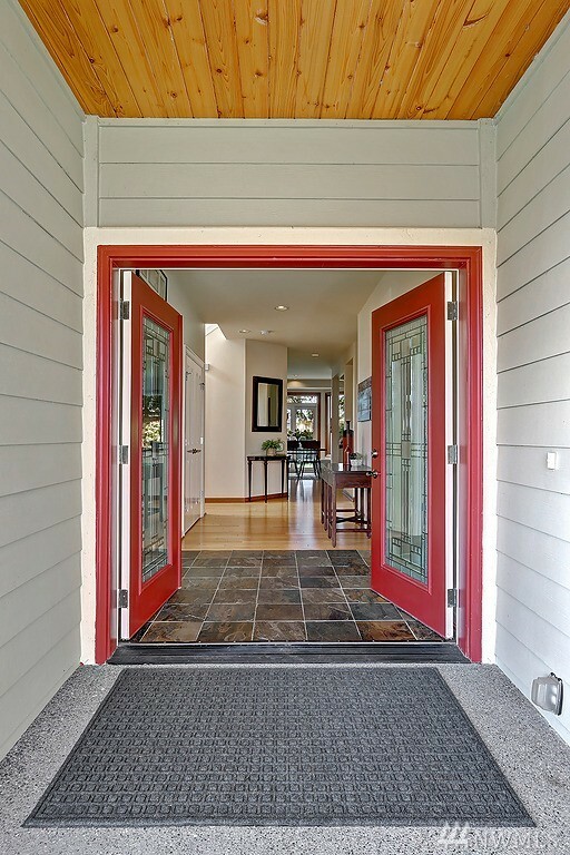 Property Photo:  1022 N 33rd St  WA 98056 