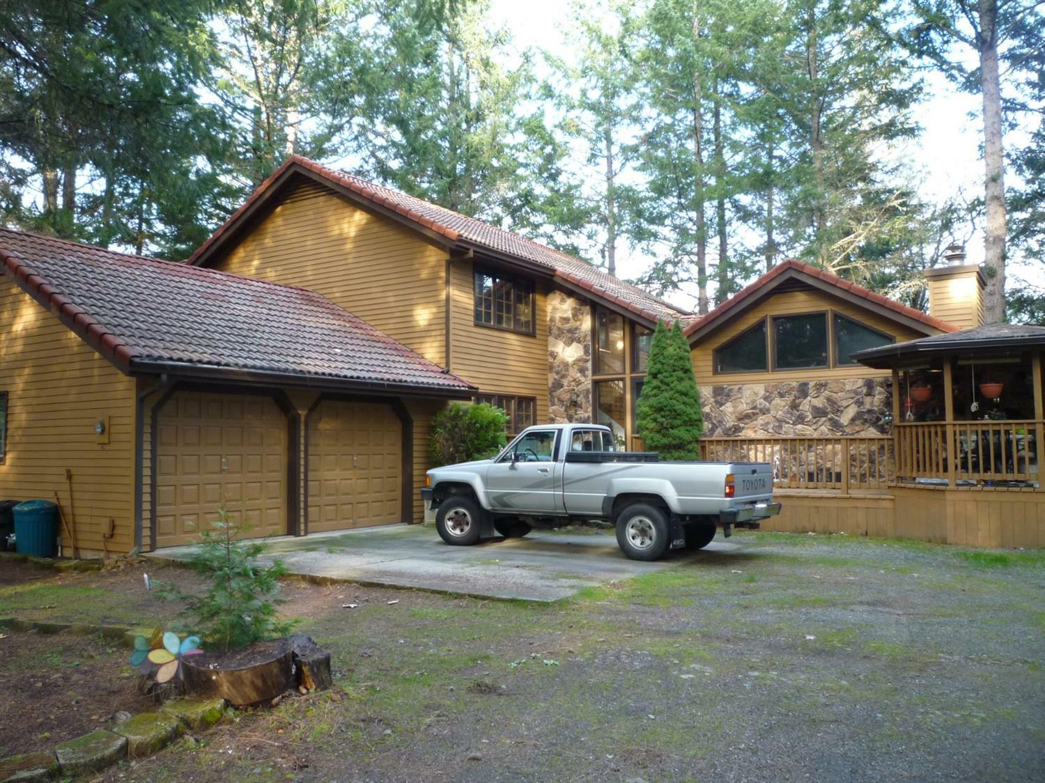 Property Photo:  335 Northwoods Drive  OR 97532 