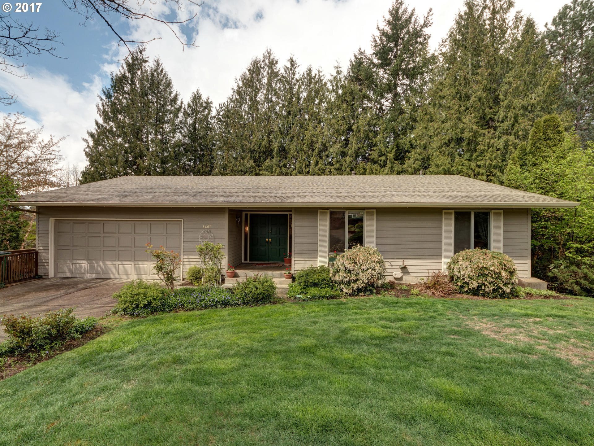 Property Photo: 5607 SW Seymour St OR 97221