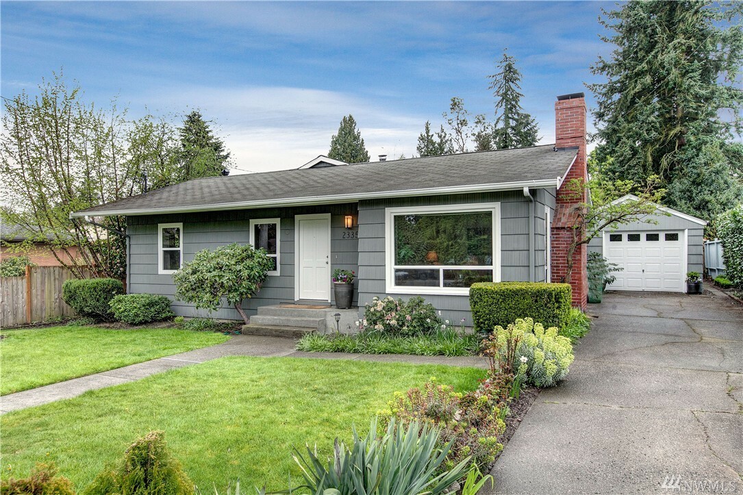 Property Photo:  2335 N 140th St  WA 98133 