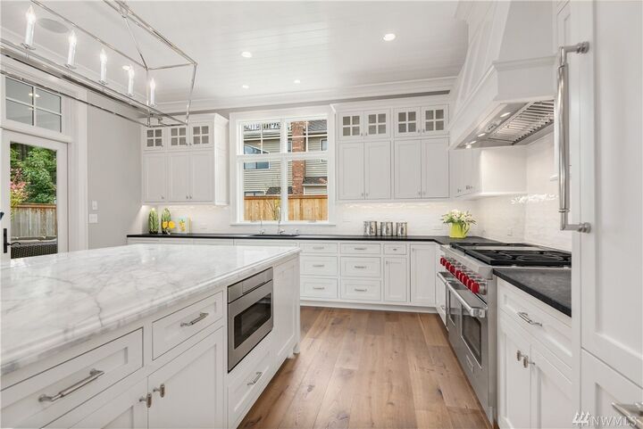 Property Photo: 6220 SE 27th St WA 98040