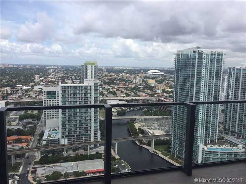 Property Photo: 68 SE 6th Street 3606 FL 33131