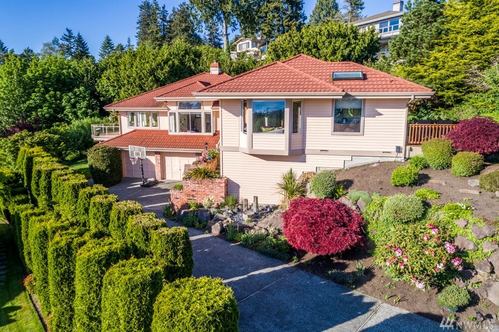 Property Photo: 9511 Forest Dell Dr WA 98020