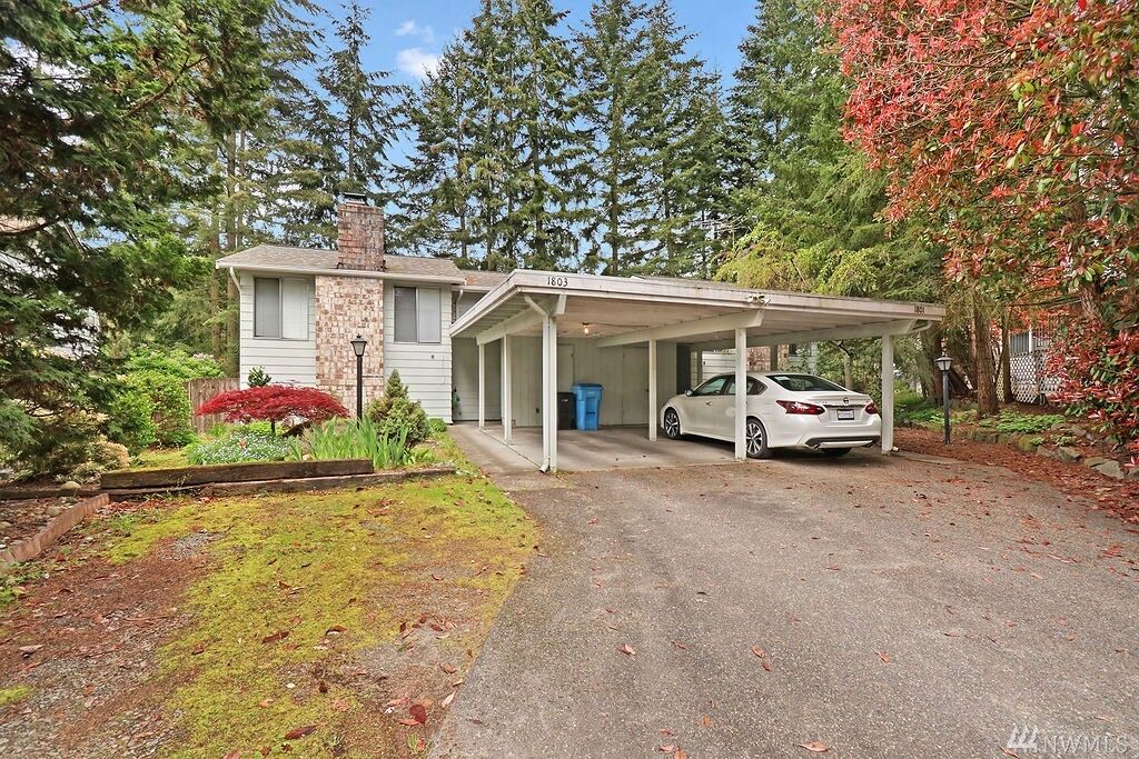 Property Photo:  1801 NE 199th St  WA 98155 