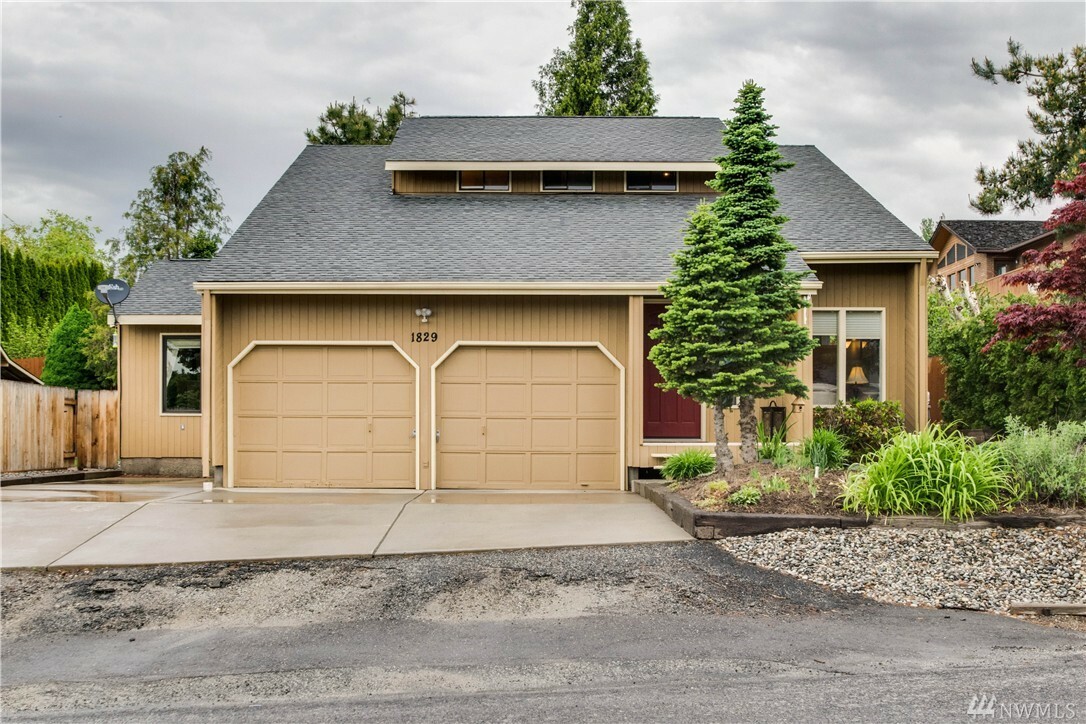 Property Photo: 1829 8th St NE WA 98802