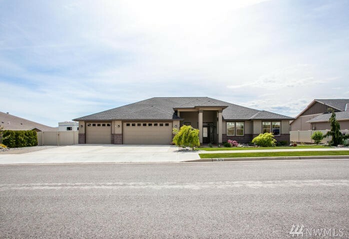 Property Photo:  375 Laurie Dr  WA 98801 