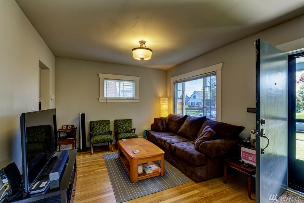 Property Photo:  415 S 50th St  WA 98408 