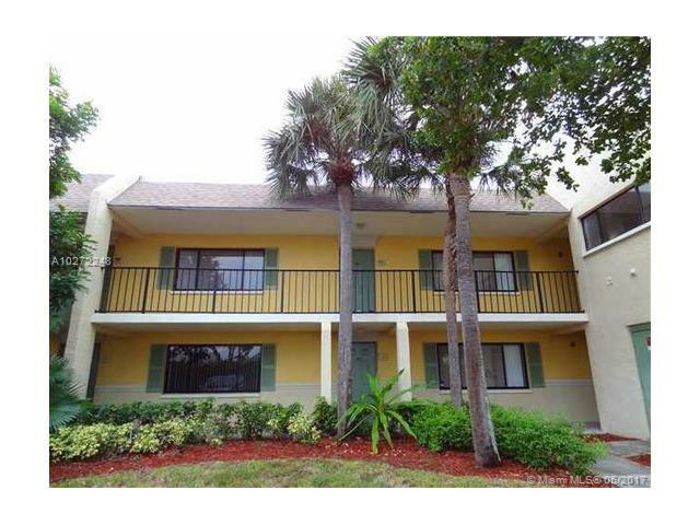 Property Photo: 515 Meadows Cir 515 FL 33436