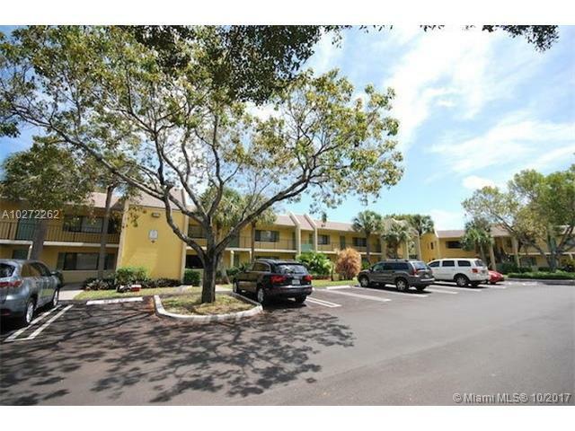 Property Photo: 1816 W Meadows Cir W 1816 FL 33436