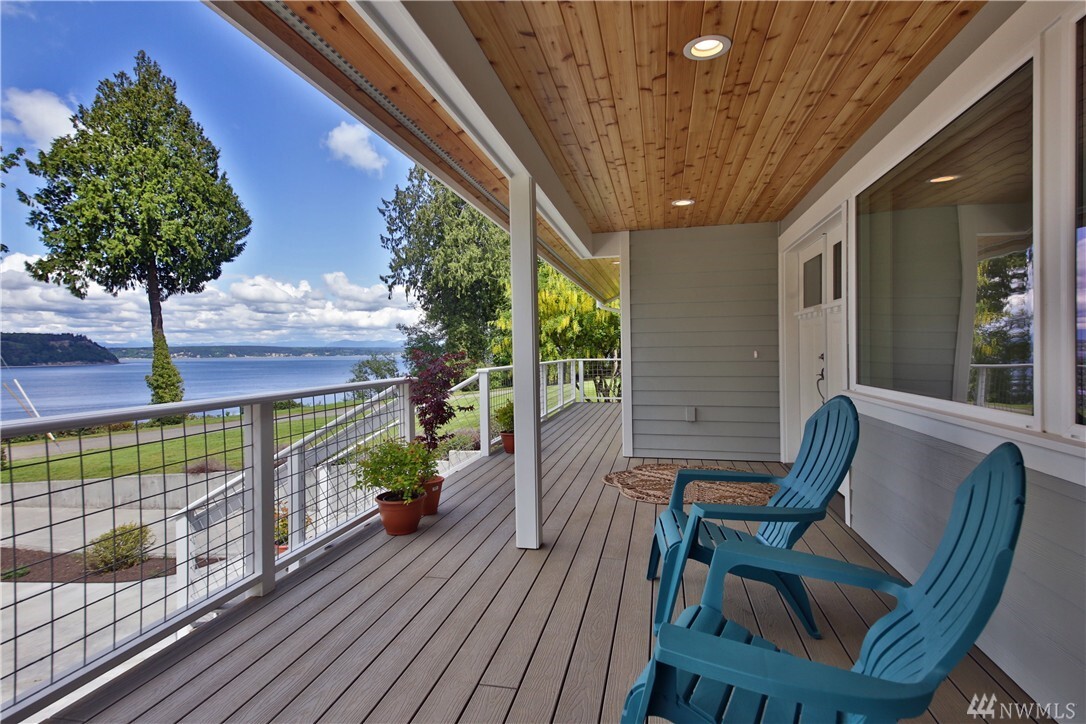 Property Photo: 979 Edgecliff Dr WA 98260