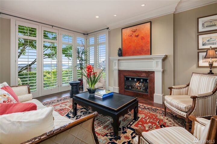 Property Photo: 1100 5th Avenue W WA 98119