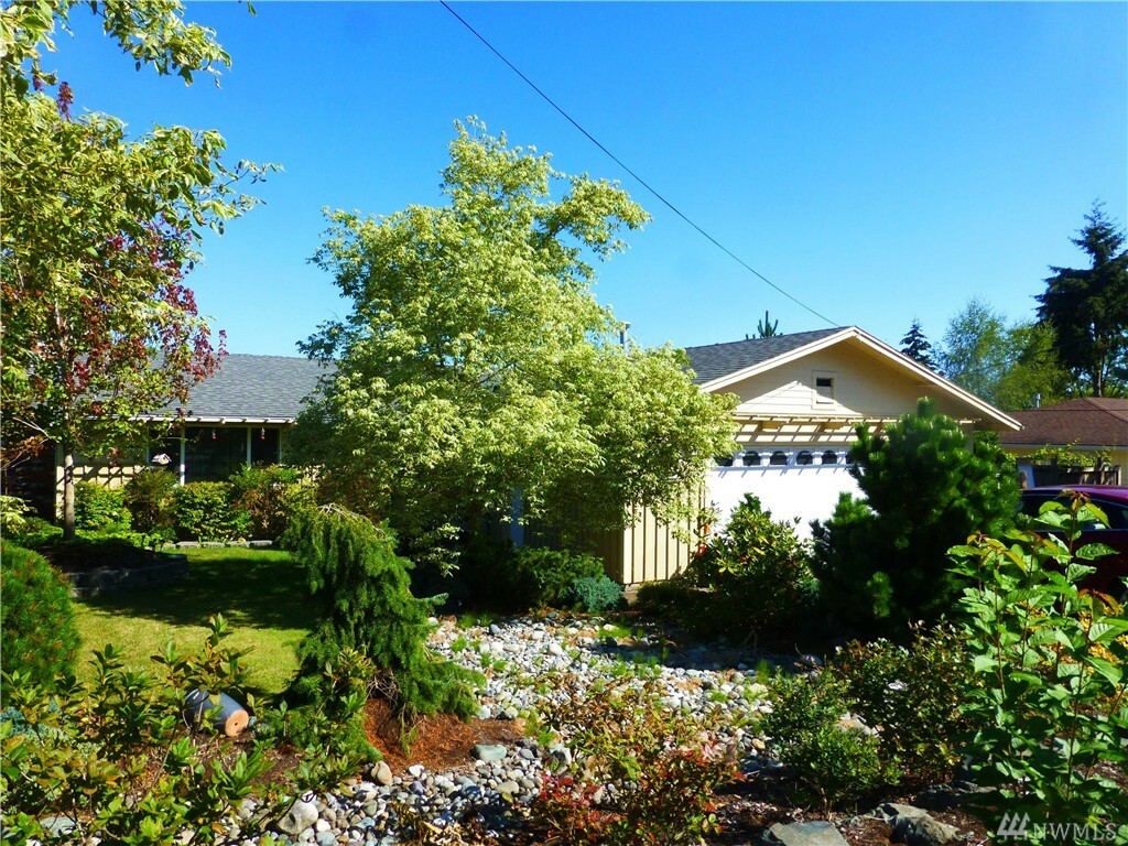 Property Photo:  2001 E Fir St  WA 98273 