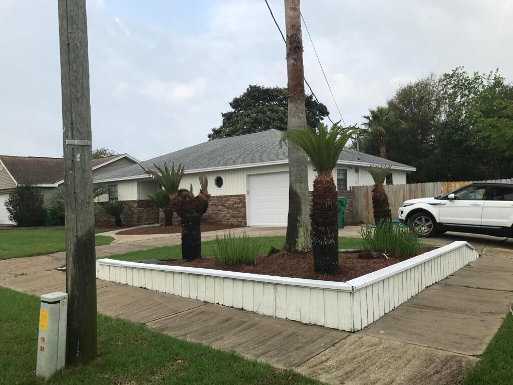 Property Photo: 315 Sailfish Circle FL 32541