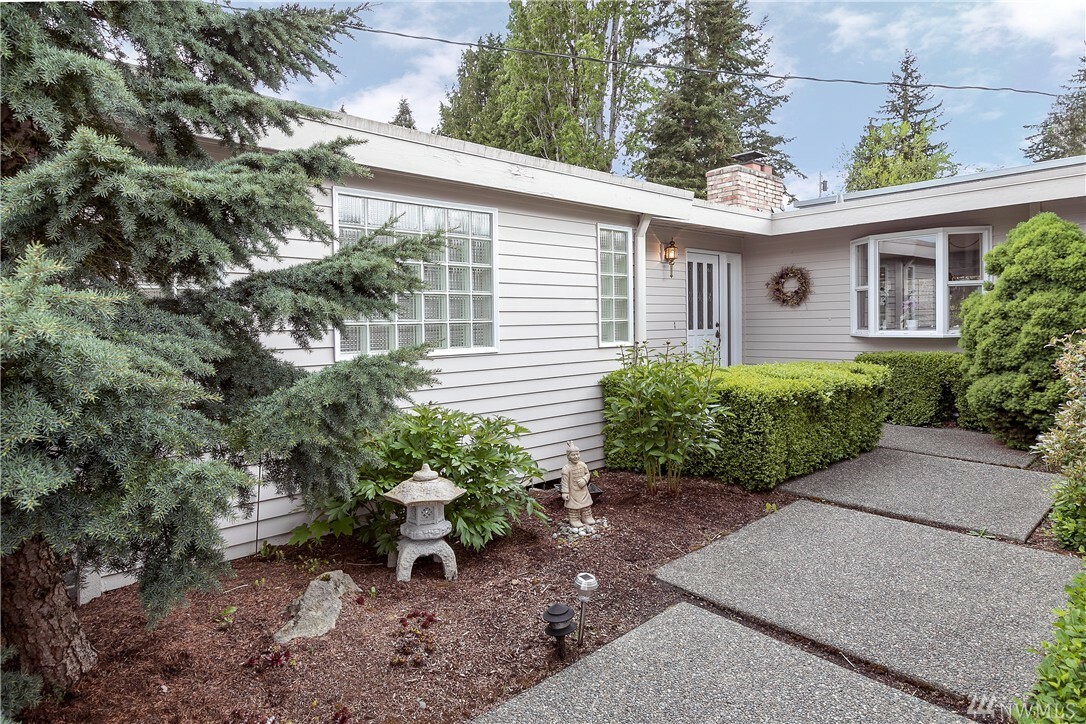 Property Photo:  16612 SE 11th St  WA 98008 