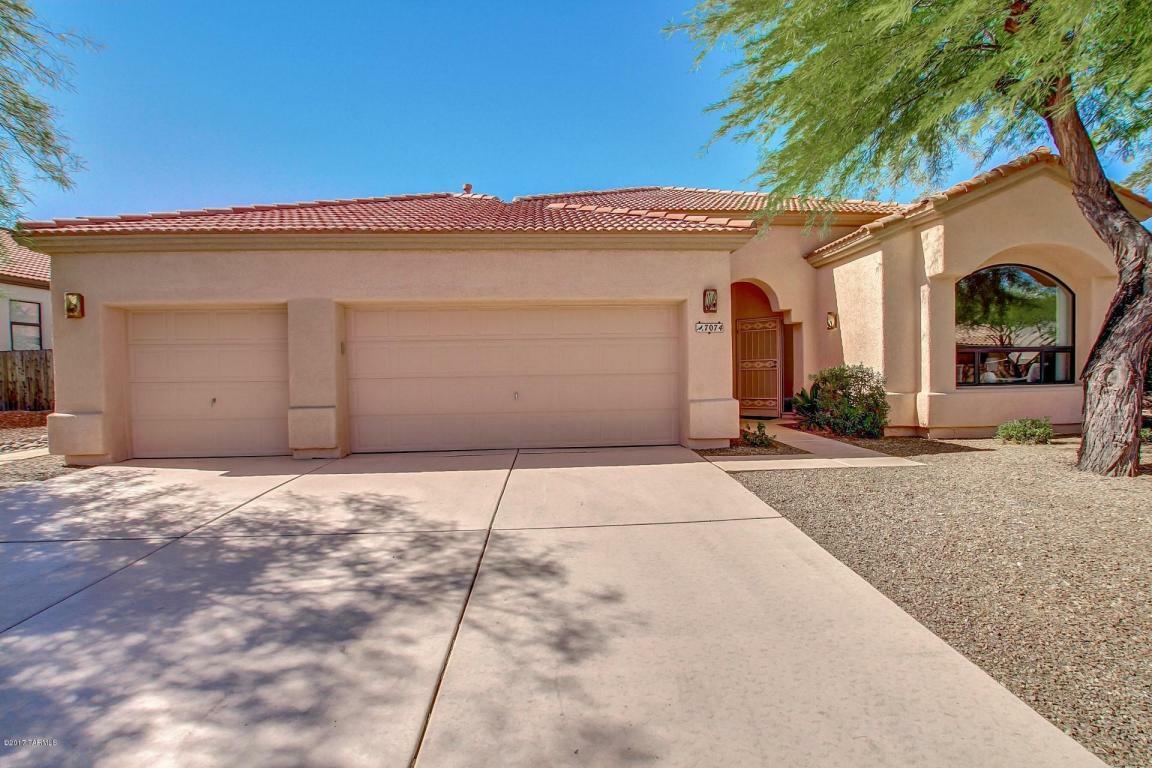 Property Photo:  7074 N Avenida Adella  AZ 85741 