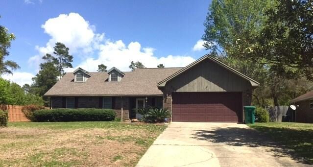 Property Photo: 306 Antiqua Way FL 32578