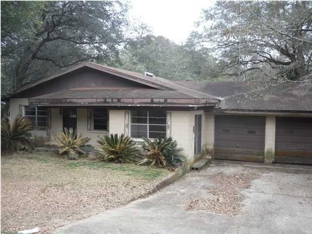 Property Photo: 111 Davis Drive FL 32578