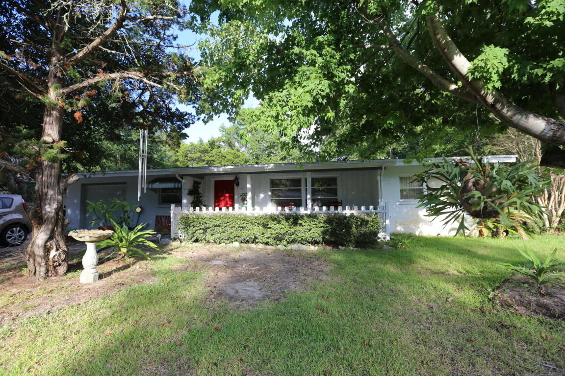 Property Photo:  11 SE Waynell Circle  FL 32548 