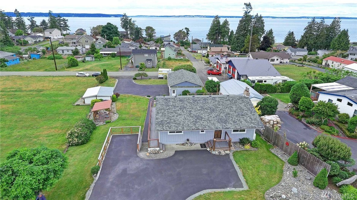 Property Photo: 227 Henning Dr WA 98282
