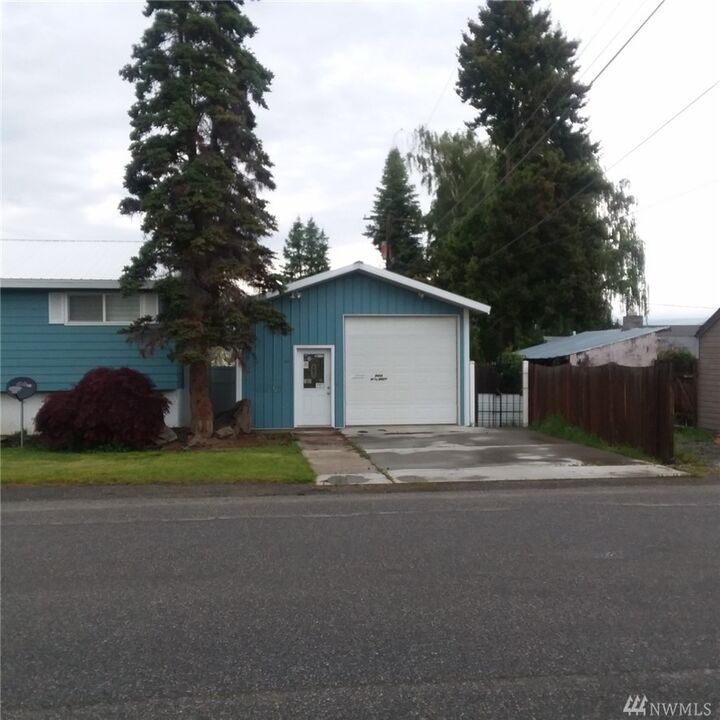 Property Photo:  840 Stevens St  WA 98801 