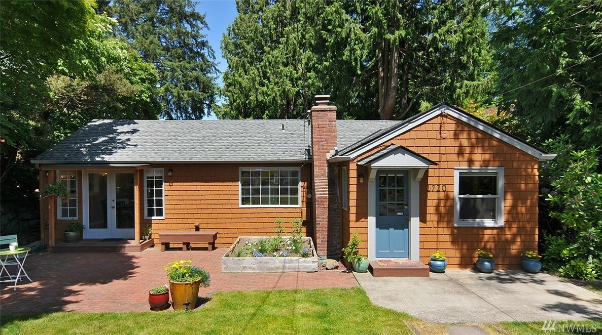 Property Photo: 1720 NE 97th St WA 98115