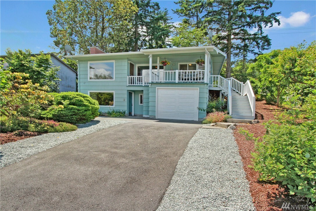 Property Photo:  1312 Country Club Dr  WA 98282 