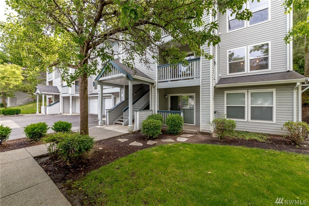 Property Photo:  33020 10th Ave SW Bb204  WA 98023 