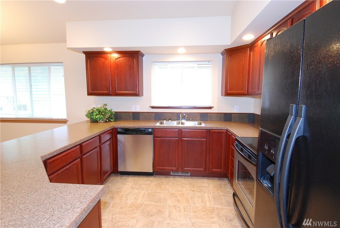 Property Photo:  336 E Poplar St  WA 98584 