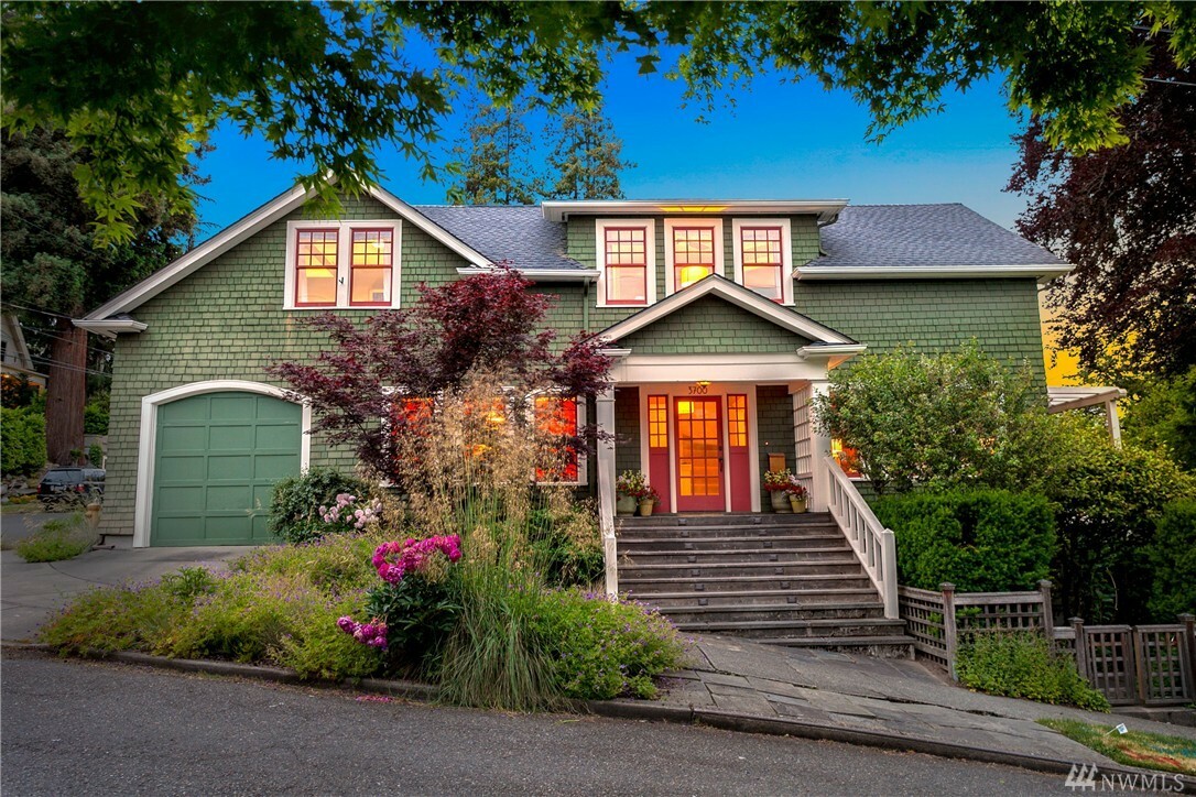 Property Photo:  3700 E Union St  WA 98122 