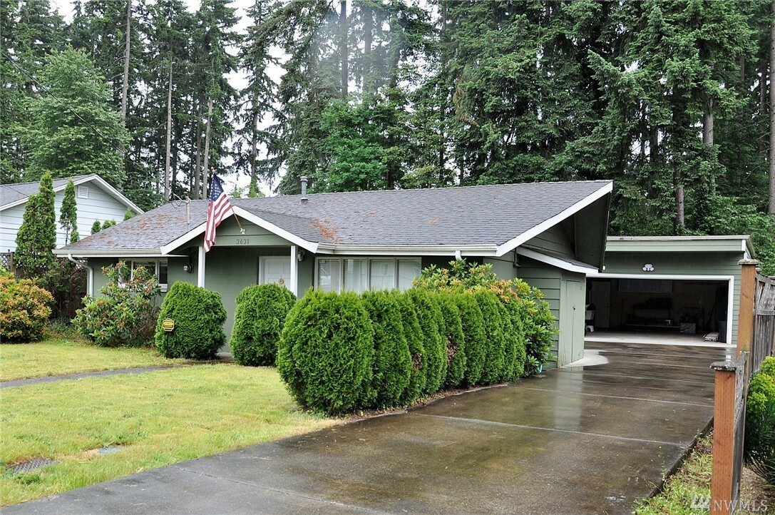 Property Photo:  3431 NE 8th St  WA 98056 