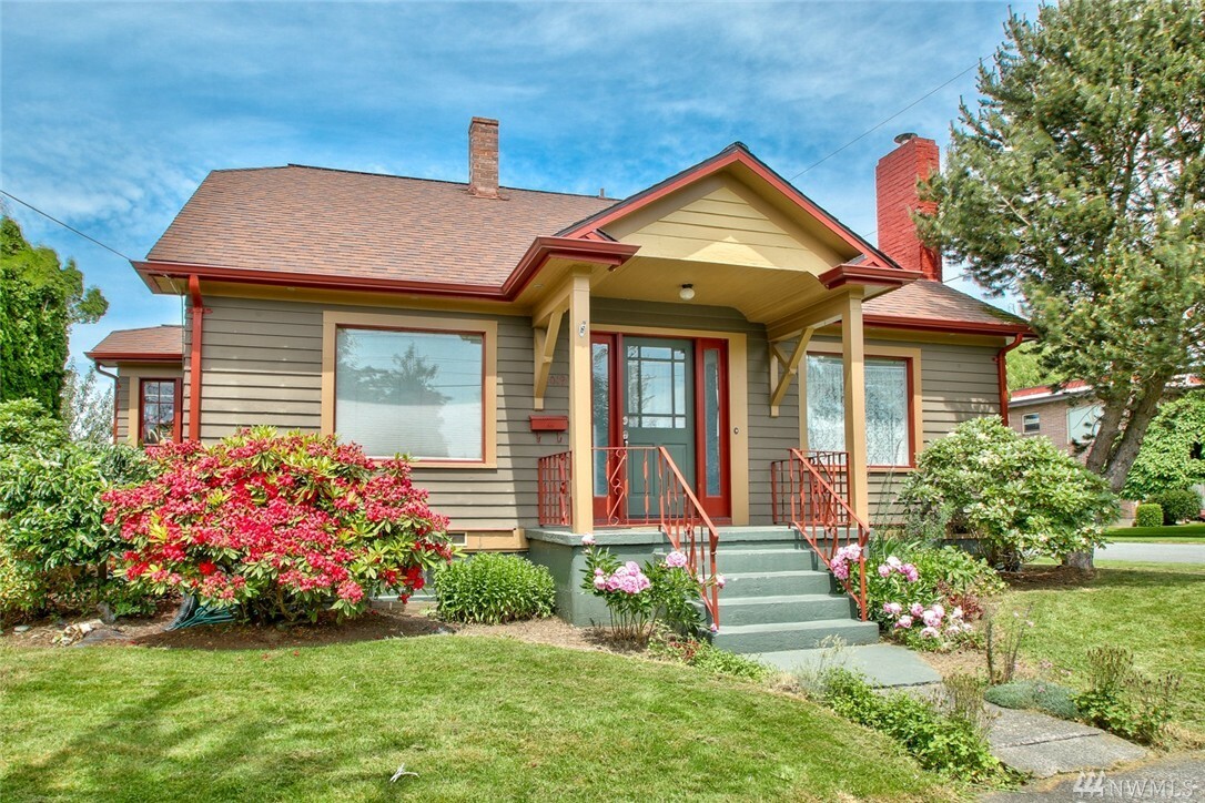 Property Photo:  1019 Carpenter St  WA 98274 