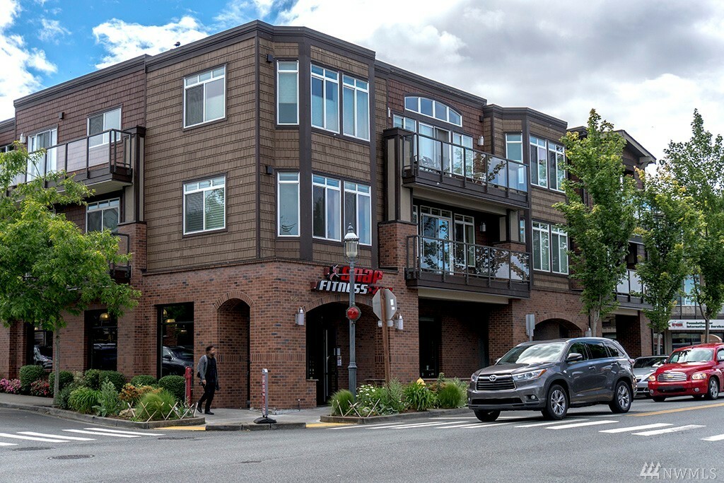 Property Photo: 505 5th Ave S 210 WA 98020