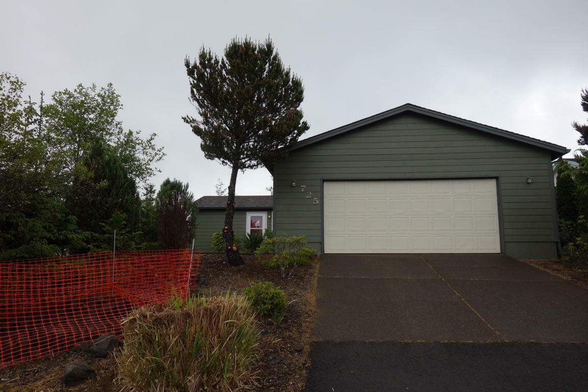 Property Photo:  725 SE Bird Avenue  OR 97394 