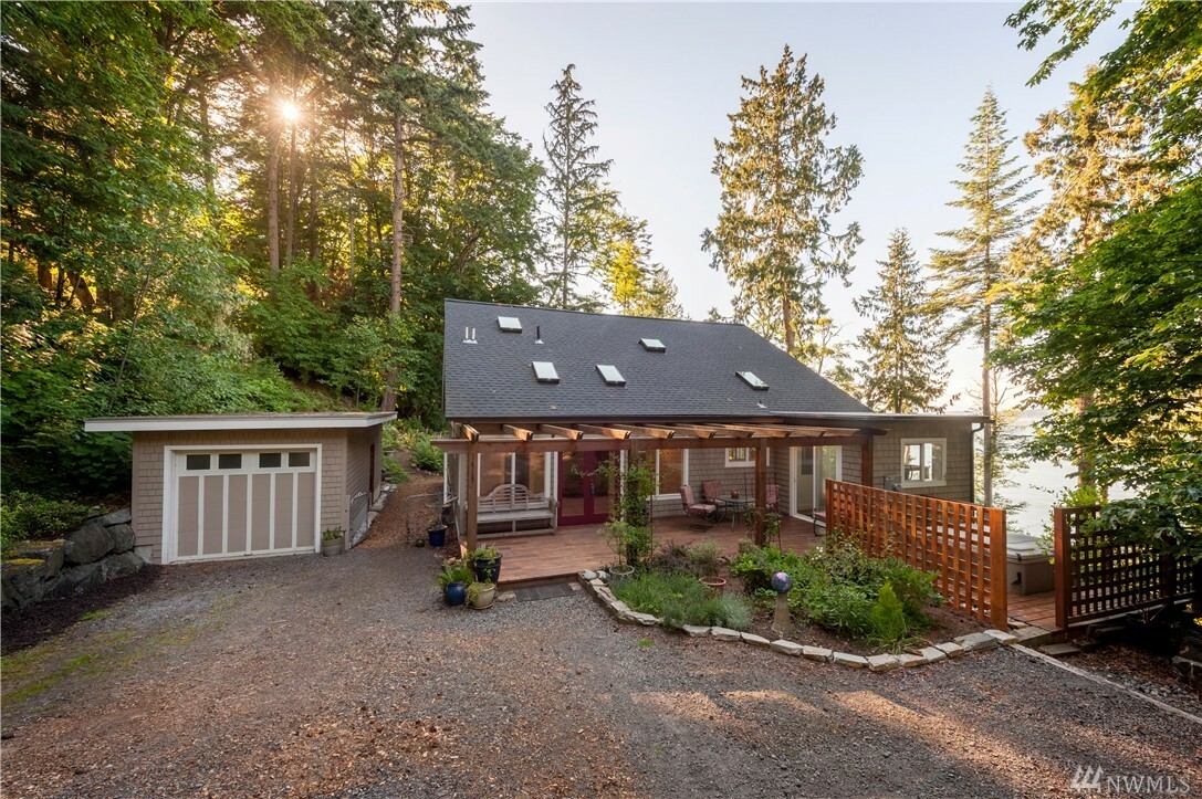 1418 Seacrest Dr  Lummi Island WA 98262 photo