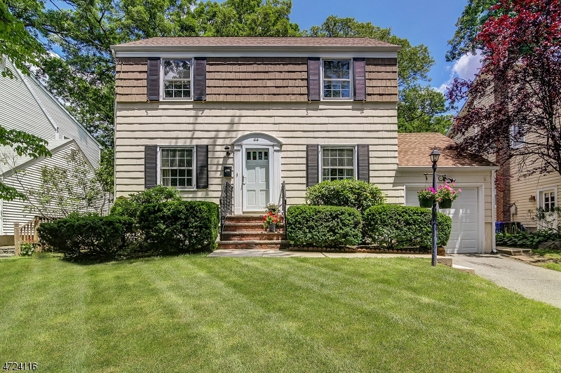 Property Photo:  44 Amherst Pl  NJ 07039 