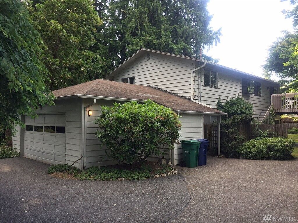 Property Photo:  10636 NE 46th St  WA 98033 