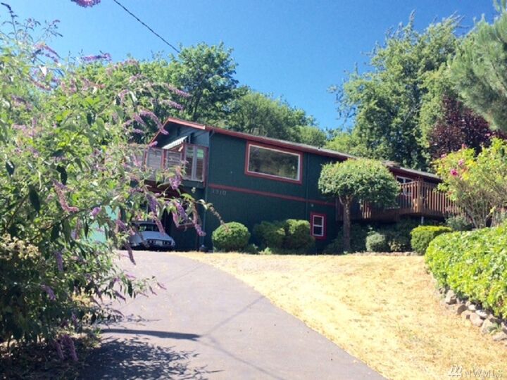 Property Photo:  3910 S 114th St  WA 98168 