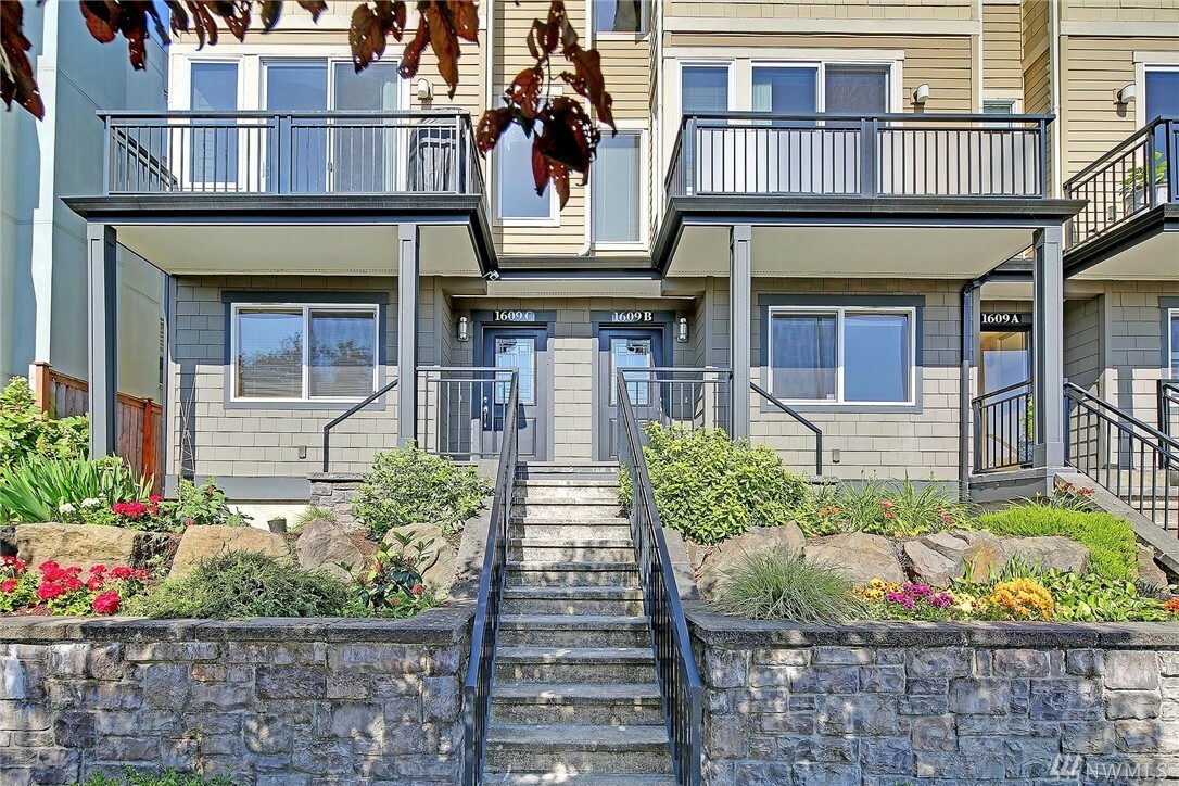 Property Photo:  1609 California Ave SW C  WA 98116 