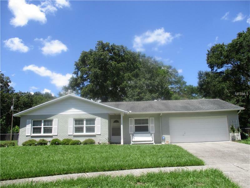 Property Photo: 2102 Ramblewood Court FL 33510