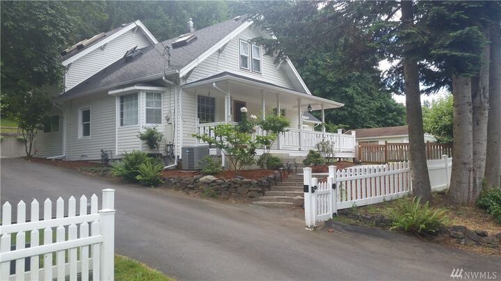 8909 Crescent Valley Dr  Gig Harbor WA 98332 photo