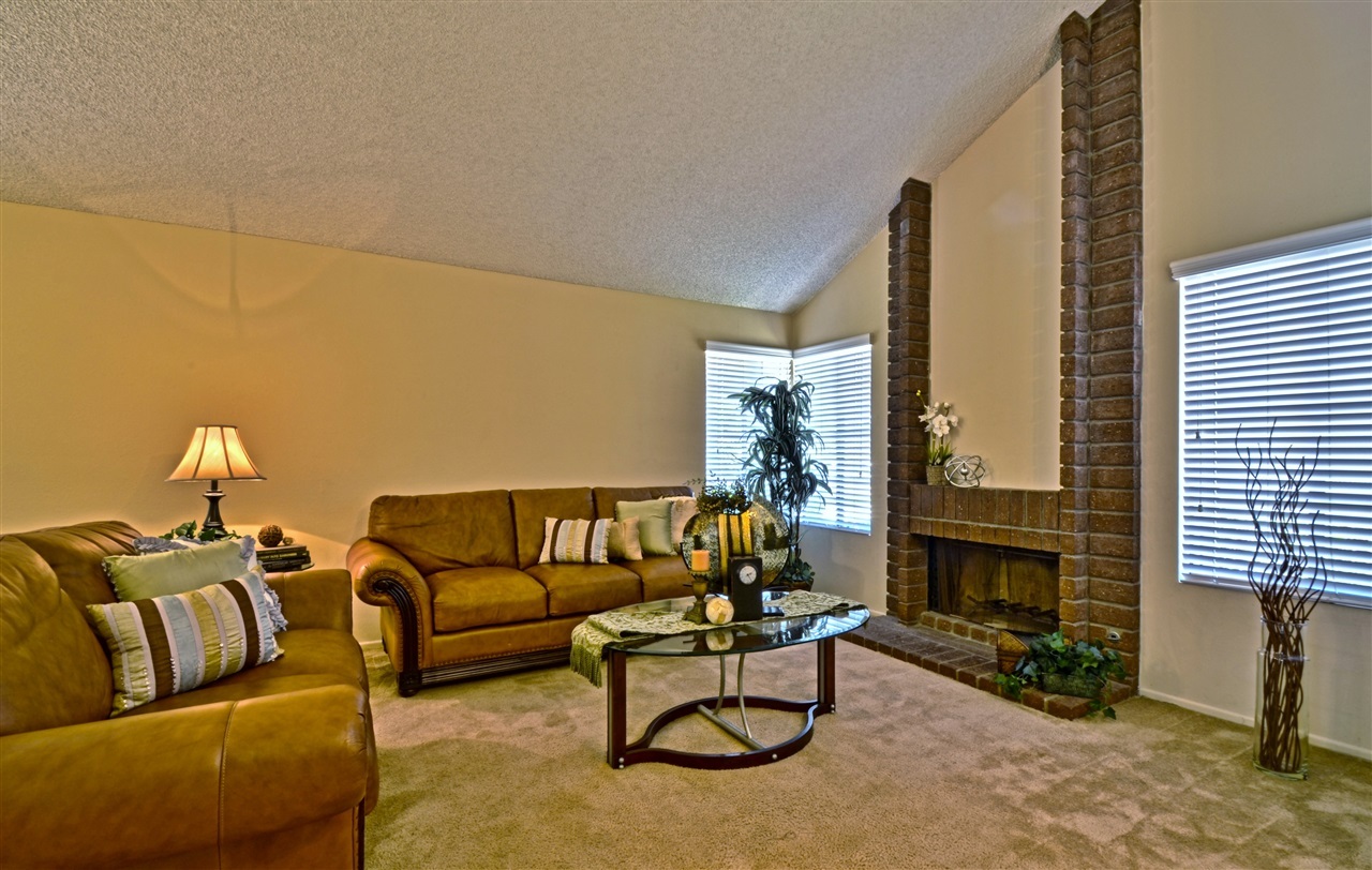 Property Photo: 4471 La Quinta Pl CA 92057