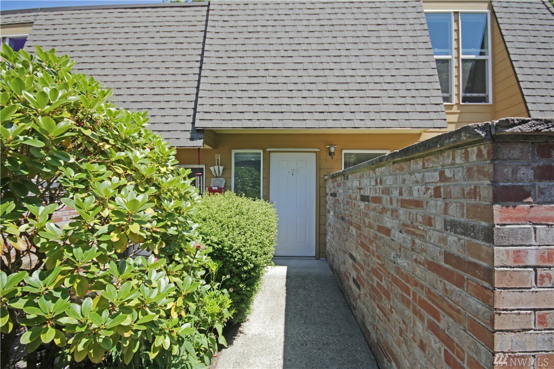 Property Photo:  220 SW 200th St 176  WA 98166 