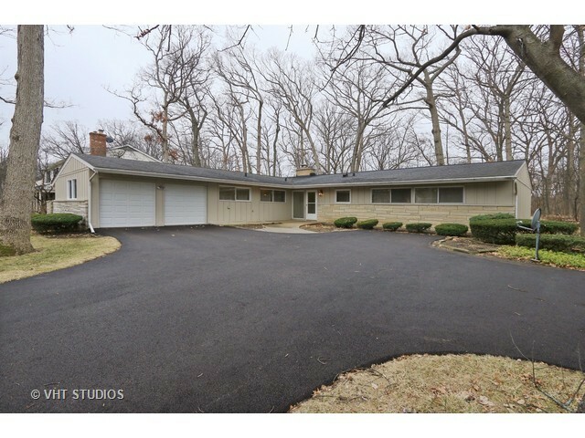 Property Photo: 622 Timber Lane IL 60045