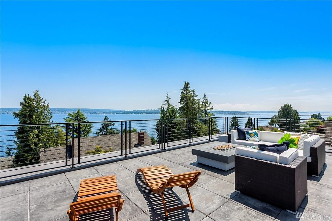 Property Photo:  4549 55th Ave NE  WA 98105 