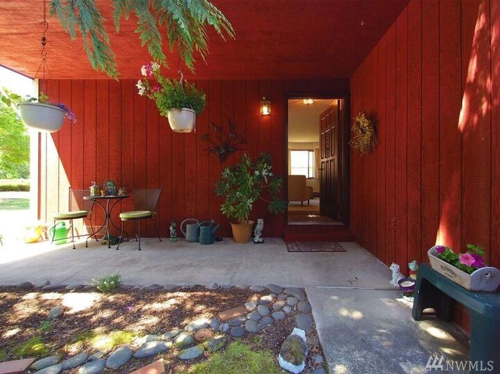 Property Photo: 1133 W 7th St WA 98363